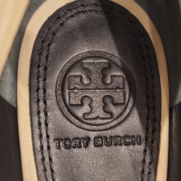 Tory Burch Leather Heeled Loafers, Cream  Size 6.5M - Picture 8 of 9